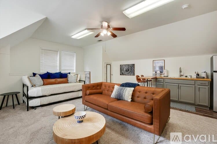 Keller House: 1201 Melissa Dr