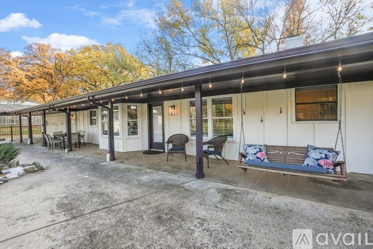 Keller House: 1201 Melissa Dr