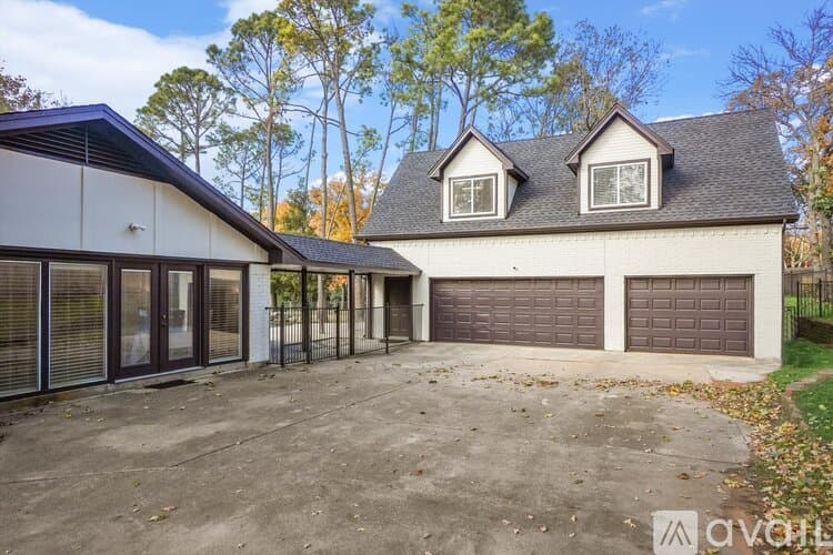 Keller House: 1201 Melissa Dr