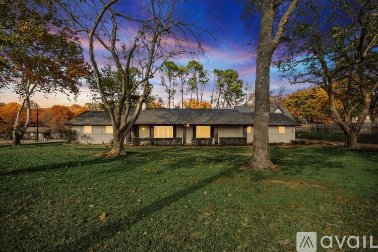 Keller House: 1201 Melissa Dr