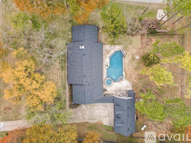 Keller House: 1201 Melissa Dr