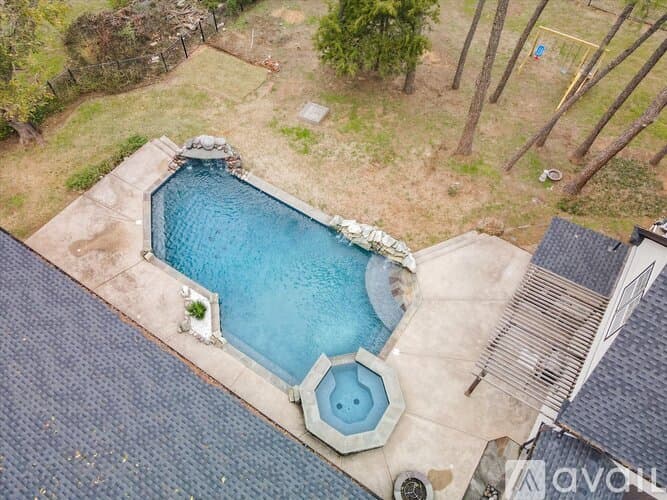 Keller House: 1201 Melissa Dr