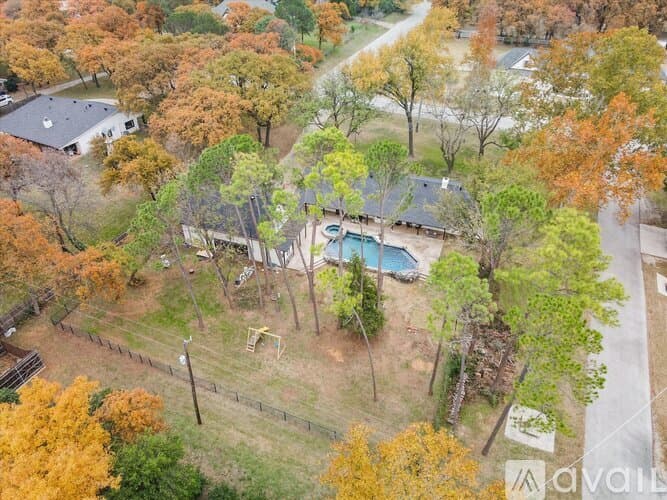 Keller House: 1201 Melissa Dr