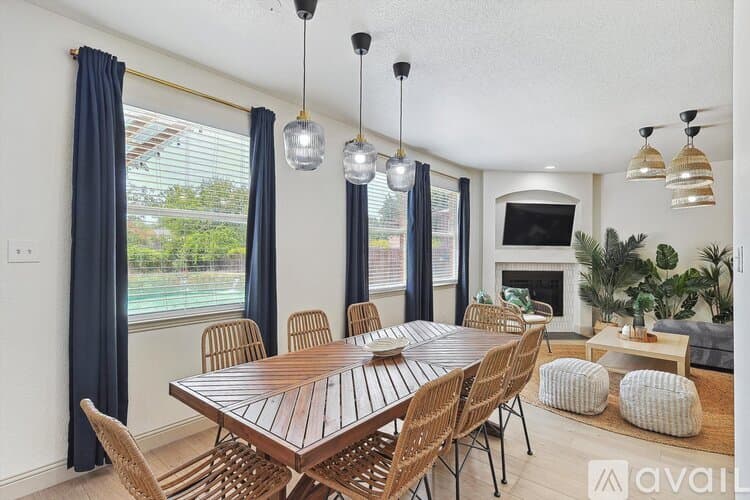 Saginaw House: 1049 Pullman Dr