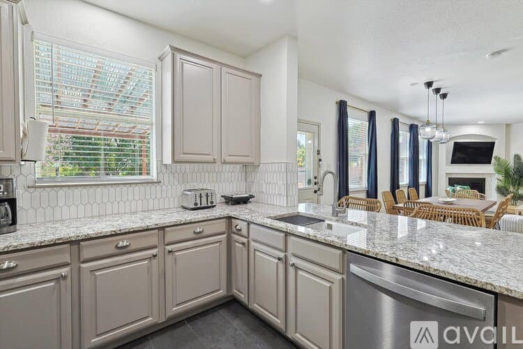 Saginaw House: 1049 Pullman Dr