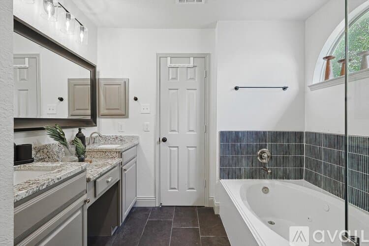 Saginaw House: 1049 Pullman Dr