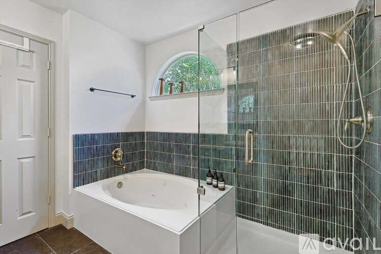 Saginaw House: 1049 Pullman Dr
