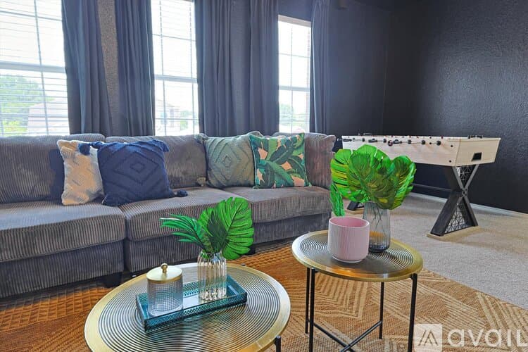 Saginaw House: 1049 Pullman Dr