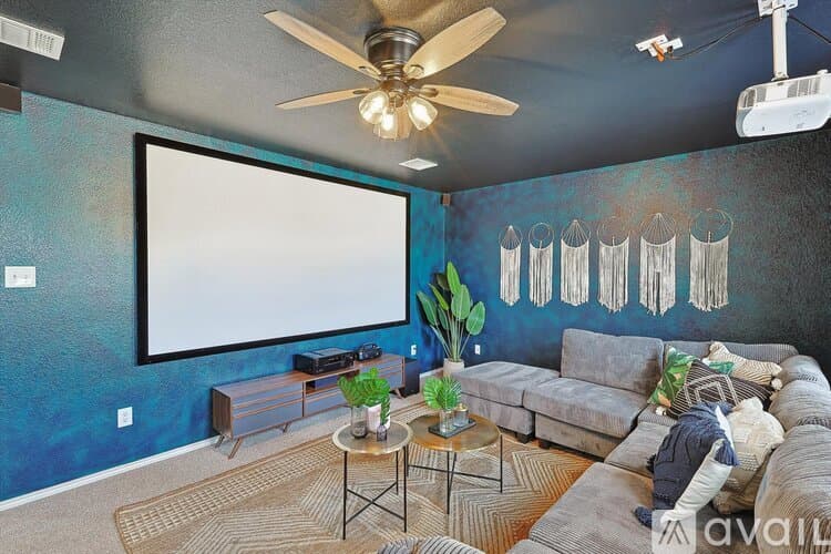 Saginaw House: 1049 Pullman Dr