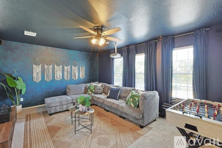 Saginaw House: 1049 Pullman Dr