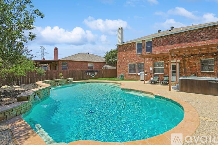 Saginaw House: 1049 Pullman Dr