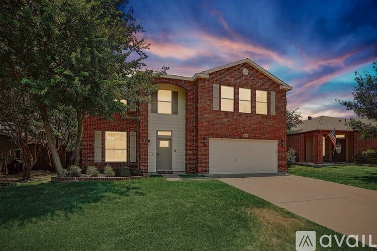 Saginaw House: 1049 Pullman Dr