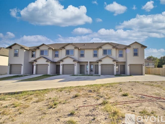 Live Oak Townhome: 7503 Savannah Brooks