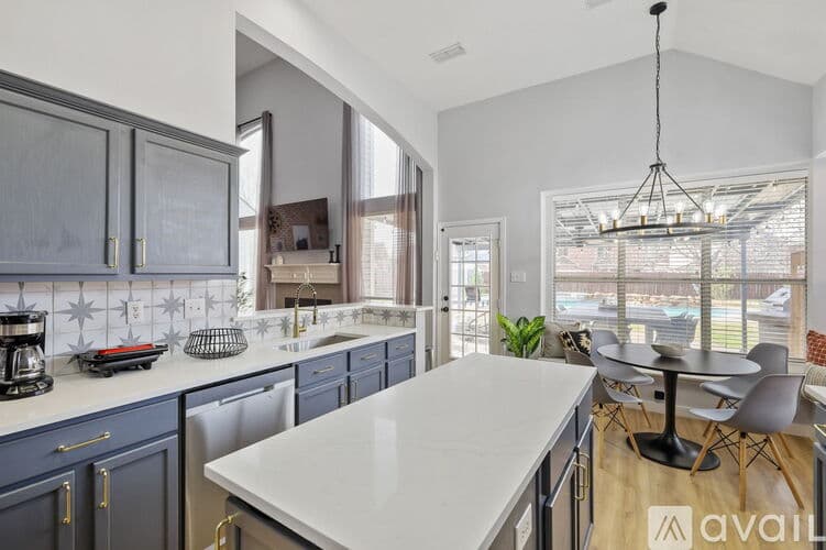Haltom City House: 5717 Windmere Ln