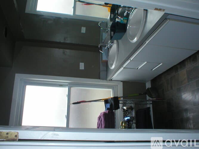 Chicago Apartment: 1929 N Sheffield Ave