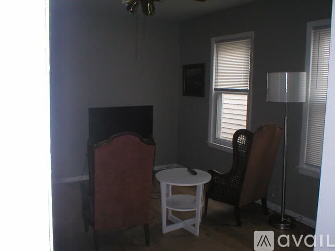 Chicago Apartment: 1929 N Sheffield Ave