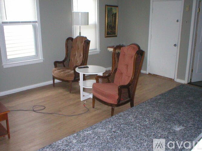 Chicago Apartment: 1929 N Sheffield Ave