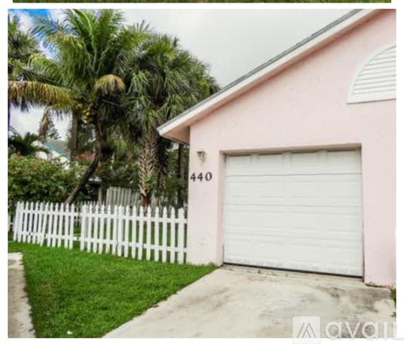 Delray Beach House: 440 SE 1st Ave