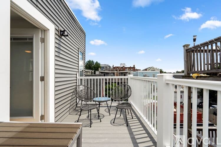 Boston Apartment: 349 W Fourth St