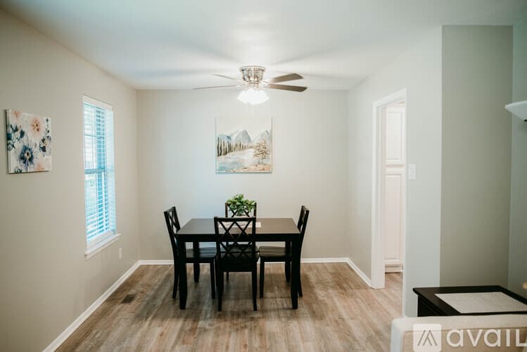 Jacksonville House: 19 Del Tara Dr