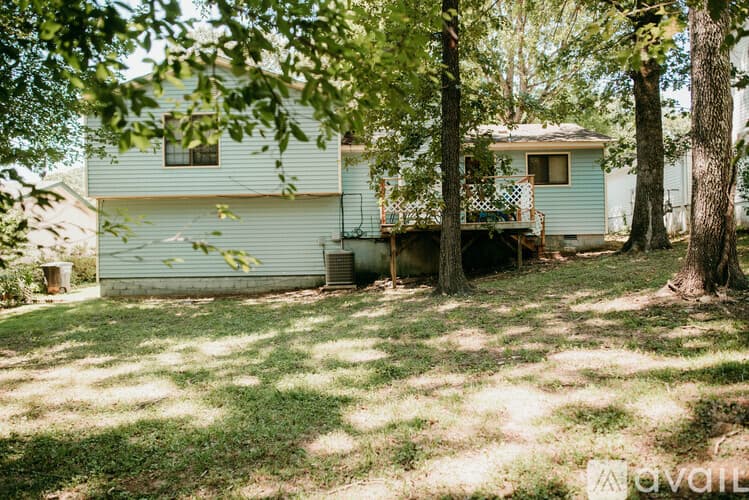 Jacksonville House: 19 Del Tara Dr