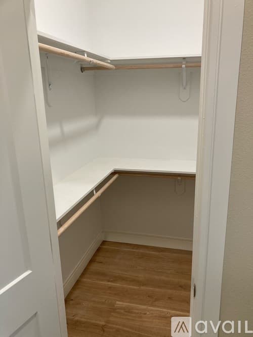 Moody Condo: 304 8th St