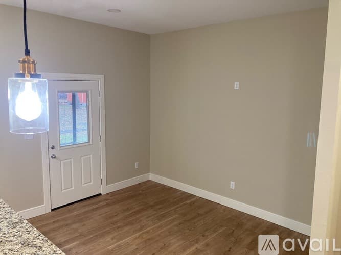 Moody Condo: 304 8th St