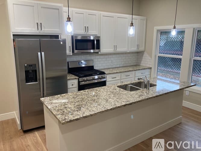 Moody Condo: 304 8th St