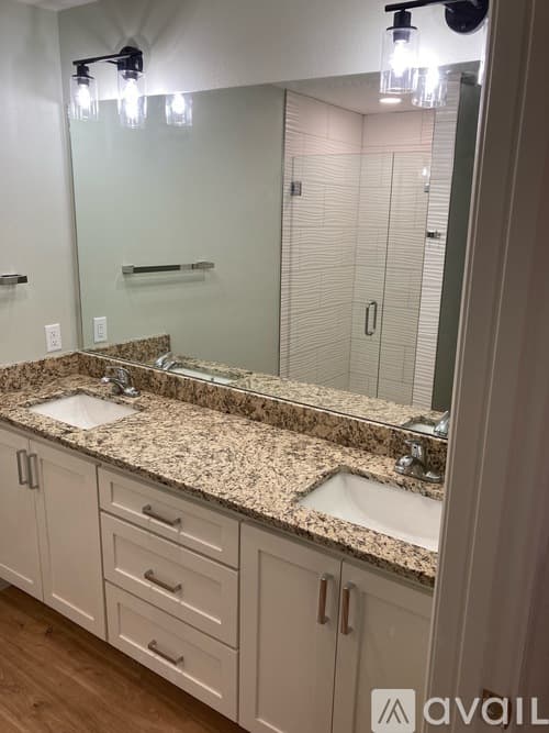 Moody Condo: 304 8th St