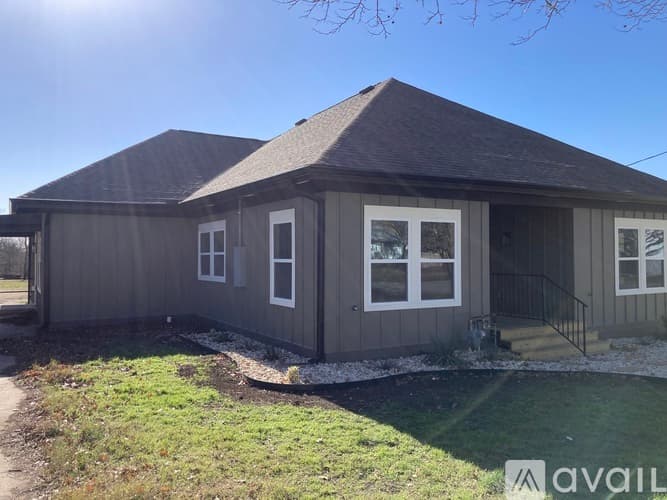 Moody Condo: 304 8th St