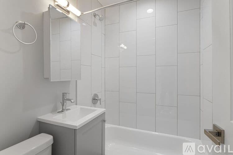 Chicago Apartment: 1303 W Estes Ave