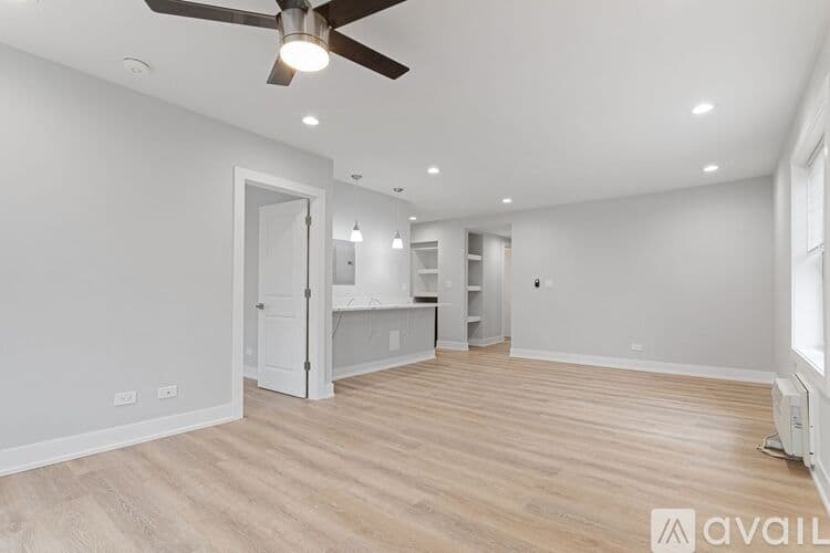 Chicago Apartment: 1303 W Estes Ave