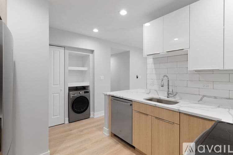 Chicago Apartment: 1303 W Estes Ave