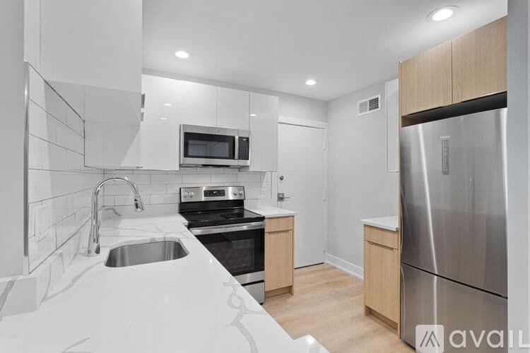 Chicago Apartment: 1303 W Estes Ave