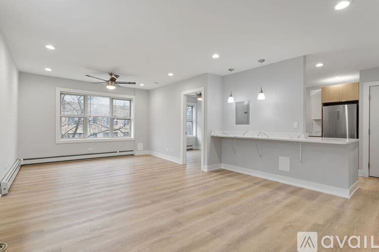 Chicago Apartment: 1303 W Estes Ave