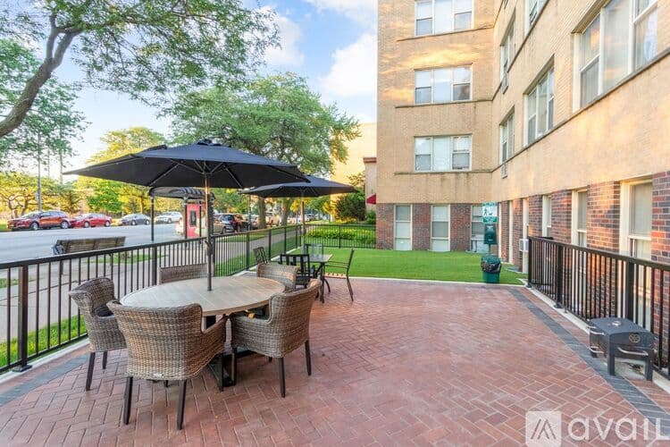 Chicago Apartment: 1303 W Estes Ave