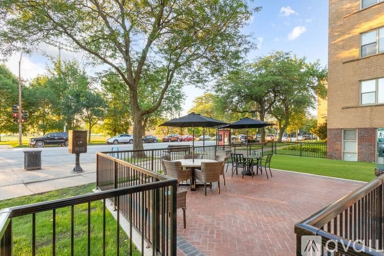 Chicago Apartment: 1303 W Estes Ave