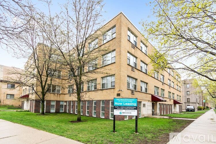 Chicago Apartment: 1303 W Estes Ave