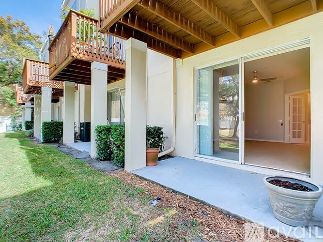 Tampa Townhome: Gaspar Oaks Dr