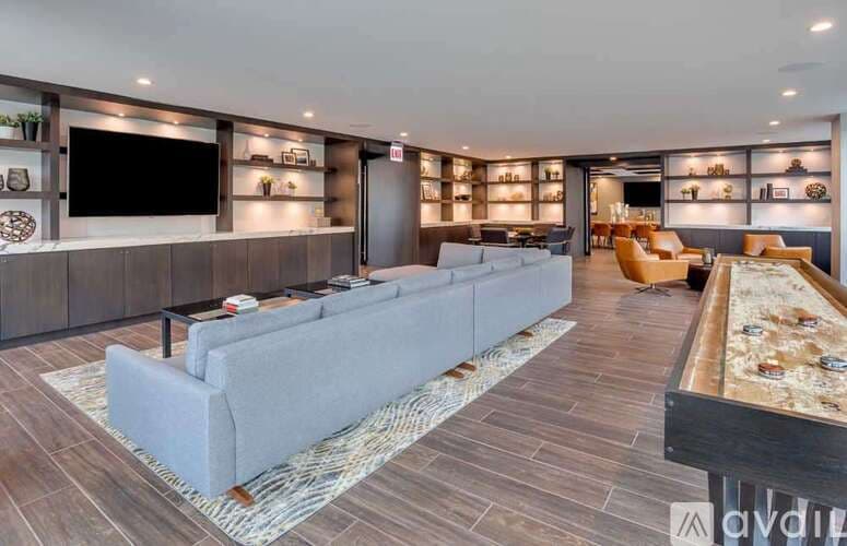 Chicago Apartment: 741 N Hudson Ave