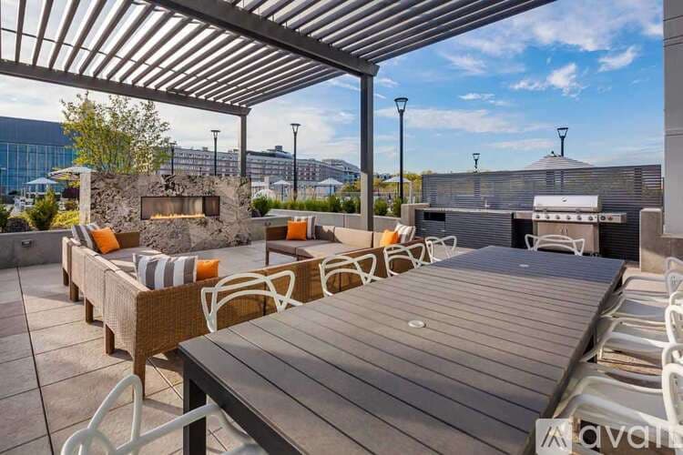 Chicago Apartment: 741 N Hudson Ave