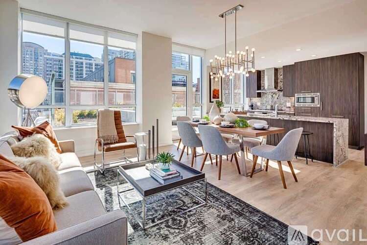Chicago Apartment: 741 N Hudson Ave
