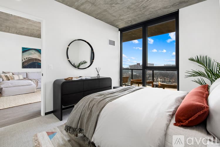 Chicago Apartment: 1456 W Randolph St