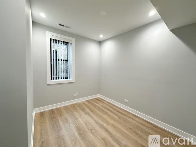Chicago Apartment: 1554 W Juneway Terrace