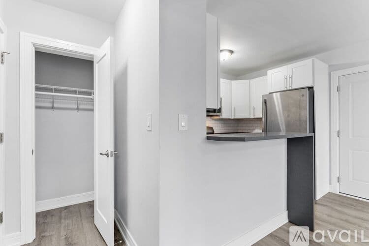 Chicago Apartment: 1521 W Sherwin Ave