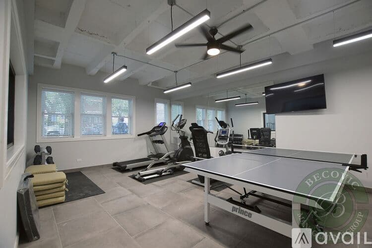 Chicago Apartment: 1521 W Sherwin Ave