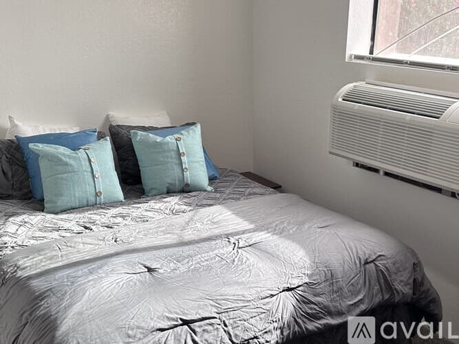 Bullhead City Apartment: 320 Lee Ave