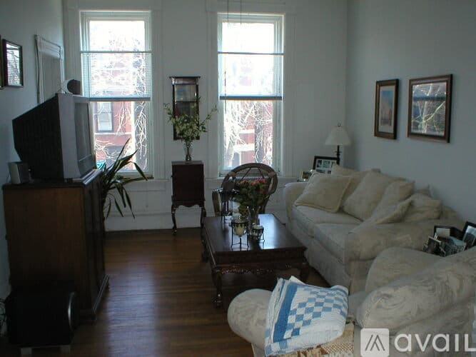 Chicago Apartment: 1929 North Sheffield Avenue