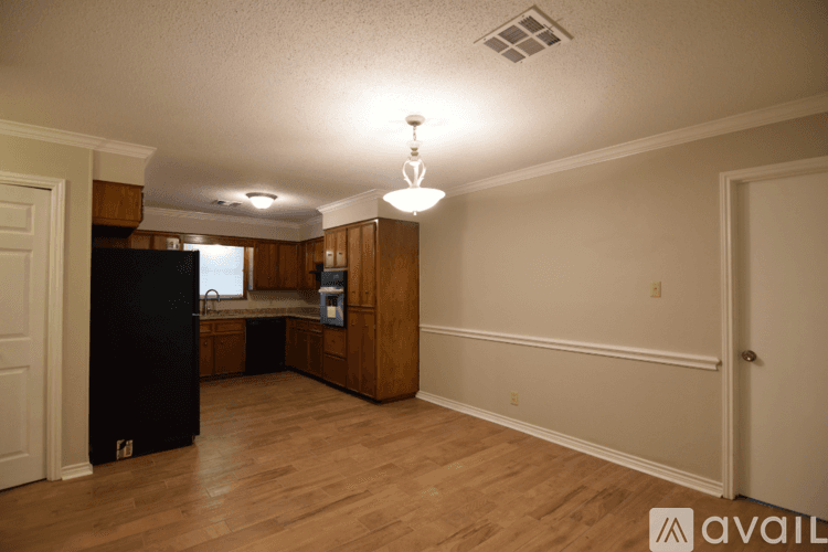 Temple House: 3210 Cottonwood Ln
