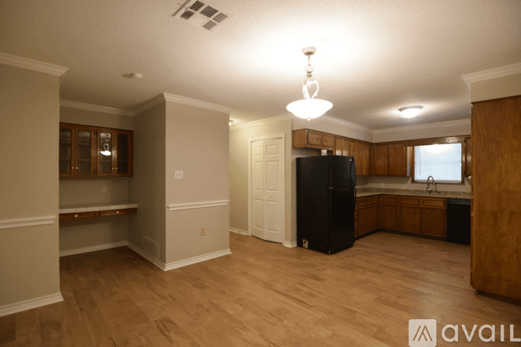 Temple House: 3210 Cottonwood Ln